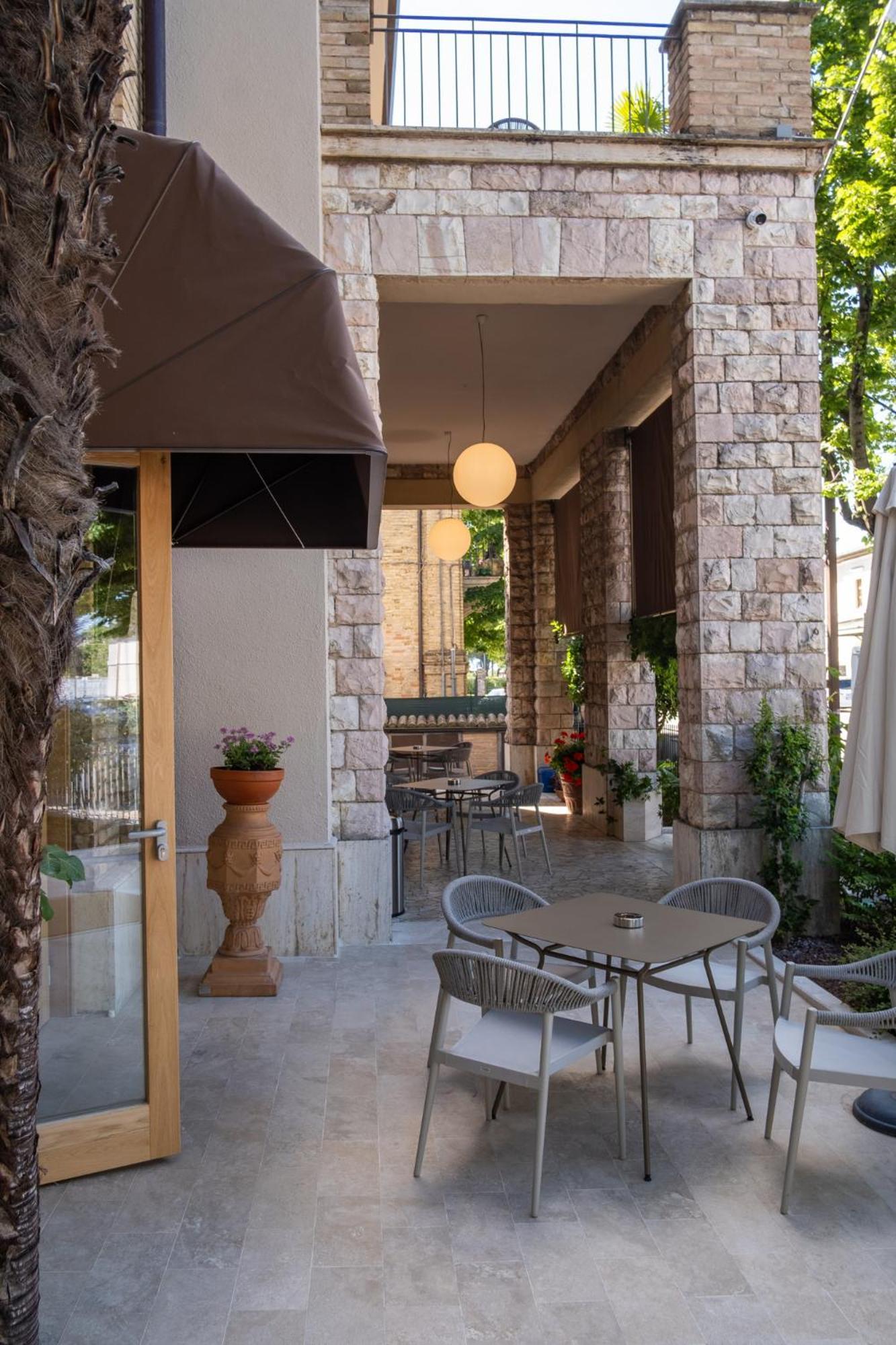 Hotel Moderno أسيسي المظهر الخارجي الصورة